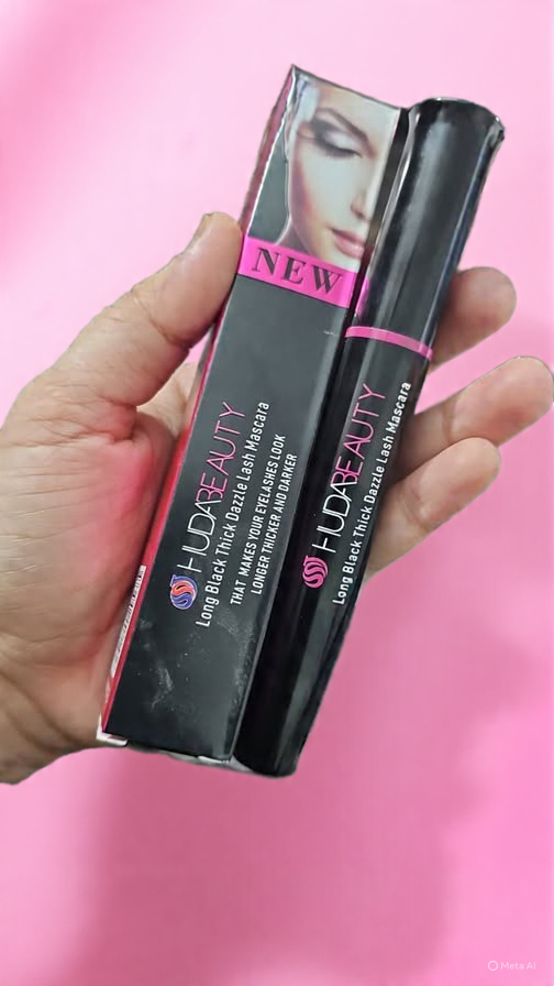 Huda Beauty Long Black Thick Dazzle Lash Mascara - Image 4